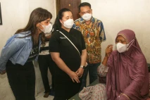 AXA Mandiri Bantu Penyintas...