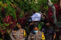 Penggalian Makam Tahanan...