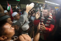 Tiba di Indonesia, Timnas...
