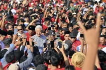 Ribuan Relawan Sambut...
