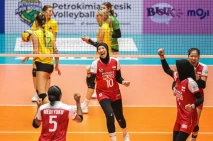 Luar Biasa, Timnas Bola...