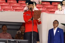 Momen Ganjar Bacakan...