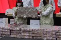 KPK Pamer Tumpukan Uang...