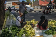 Potret Pembuat dan Pedagang...