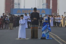 Potret Jemaah Salat...