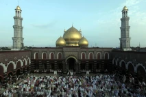 Masjid Kubah Emas Depok...