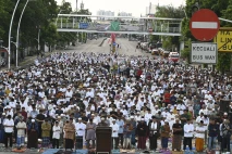 Ribuan Umat Muslim Laksanakan...