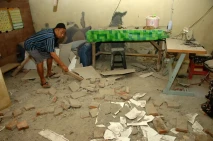 Dampak Gempa Bumi di...