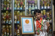 Raih 1.200 Piala dan...