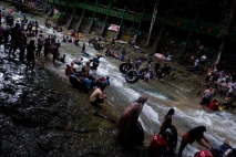 Pengunjung Padati Wisata...