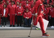 Presiden Jokowi Serahkan...