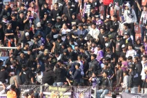 Memalukan, Laga Persik...