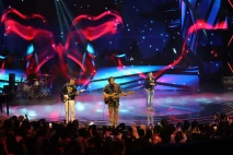 Band Ungu Hadirkan Nostalgia...