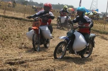 Melihat Aksi Ojek Pengangkut...