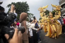 Kemeriahan Festival...