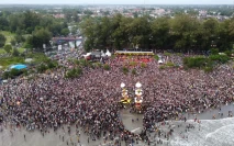 Puluhan Ribu Pengunjung...