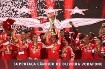 Aksi Benfica Hantam...