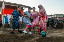 Pertandingan Sepakbola...