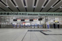 Topan Lan Hantam Jepang,...