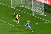 Inggris Tekuk Australia...