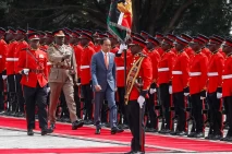 Tiba di Kenya, Presiden...
