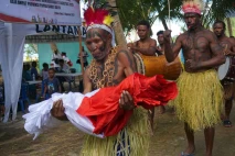 Pengibaran Bendera Merah...