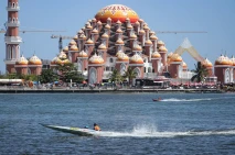 Lomba Perahu Ketinting...