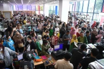Obral Buku Tutup Toko,...