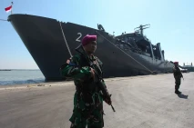 Kapal Perang Singapura...