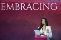 Pesona Raline Shah Sampaikan...