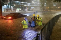 Hong Kong Banjir Dahsyat,...