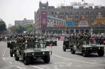 Kemeriahan Parade Militer...