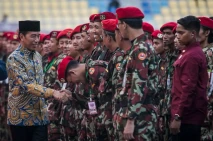 Jokowi Hadiri Apel Akbar...