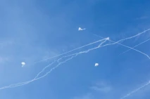 Ribuan Roket Hamas Bertubi-tubi...