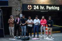 Tak Lupa Shalat ! Demonstran...