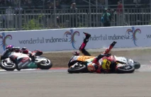 Tabrakan Warnai Balap...