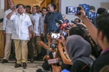Prabowo-Gibran Daftar...