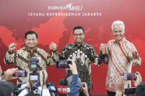 Kompak Pakai Batik,...