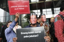 Aksi Teatrikal Koalisi...