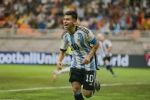 Hattrick Claudio Echeverri...