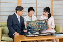 Permaisuri Jepang Ultah,...