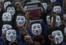 Ribuan Mahasiswa Gelar...