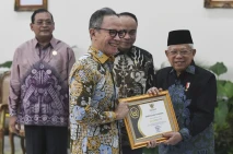 OJK Raih Anugerah Keterbukaan...