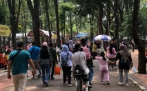 Pengunjung Ragunan Membludak...