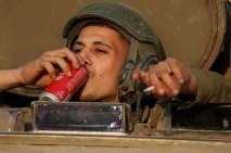 Tentara Zionis Pasang...