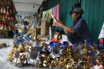 Penjual Terompet Musiman...