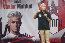 Ganjar Hadiri Sarasehan...