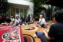 Temui Anak-anak Muda,...