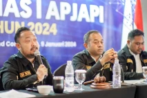 Bahas Strategi dan Inovasi,...
