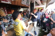 Momen Ganjar Ngopi Santai...